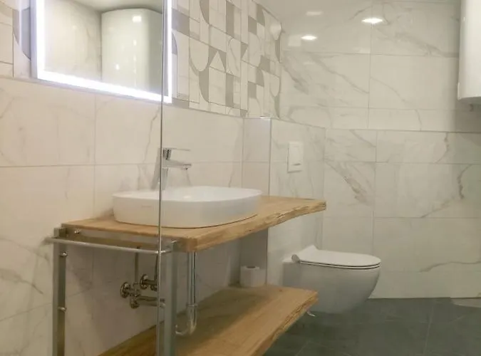 Tomo2 * 波斯托伊纳