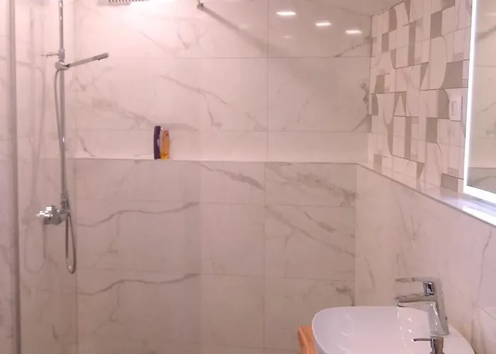 Tomo2 * 波斯托伊纳